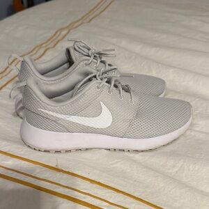 Nike GOLF Women's Light Gray Sneakers